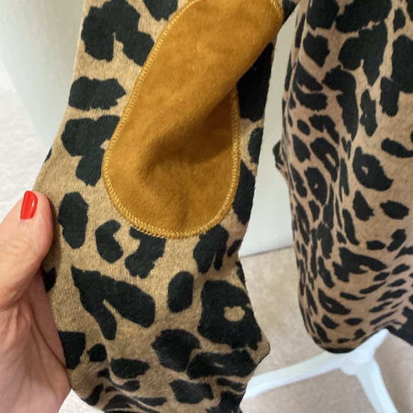 Pink Clover Animal print too with button detailed back and patch elbow, size L - Picture 4 of 6